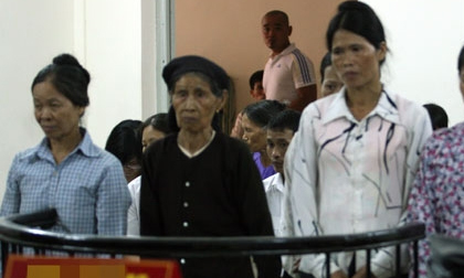 Con trai, con dâu quyết kiện cho mẹ già 81 tuổi ngồi tù