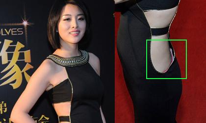 Hoa hậu Thế giới 2012 hớ hênh lộ nội y vì váy hở táo bạo