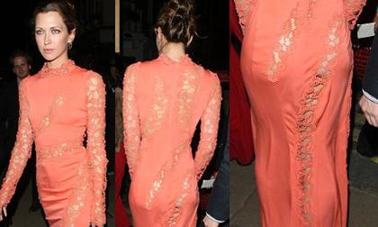 Sao nữ diện váy xoạc te tua như vừa... vượt hàng rào