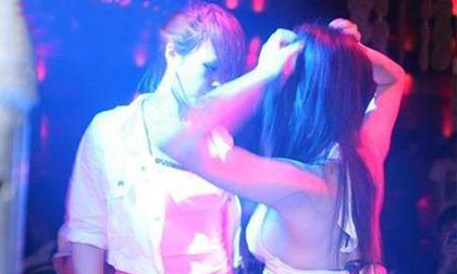 Nhận diện quý cô 8X săn "phi công" trên mạng