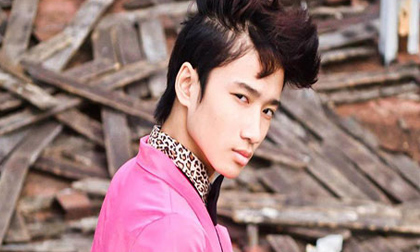 Nam sinh lớp 12 chuyển giới: Cát-xê không đủ tiền son phấn