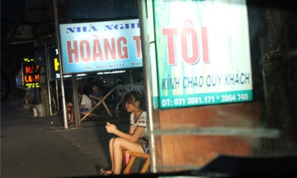 Đồ Sơn "cháy" hàng, gái không kịp mặc quần áo