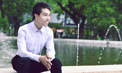 Nguyễn Đình Thanh Tâm bất ngờ lịch lãm với "Phố xa" 