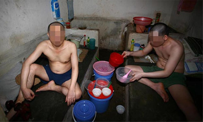 Tử tù vật vã chờ tiêm... thuốc độc