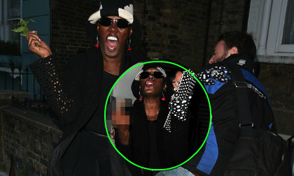 Sao 65 tuổi dùng lá đuổi đánh phóng viên