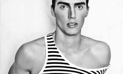 Chàng siêu mẫu Tây gợi cảm trên đất Việt