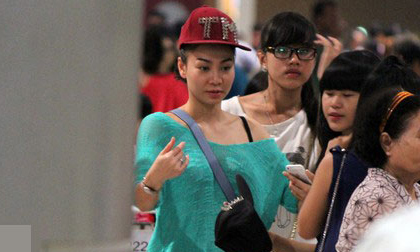 Thu Minh gây "náo loạn" sân bay Tân Sơn Nhất