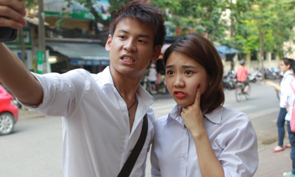 Miss Teen Thu Trang 'xì tin' với bạn thân sau khi thi