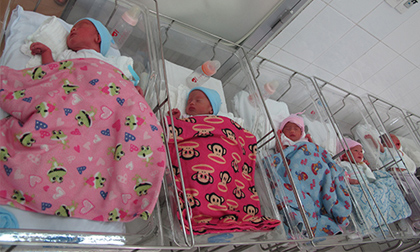 Gia đình sinh 5 đầu tiên tại Việt Nam: Ngày ấy - bây giờ