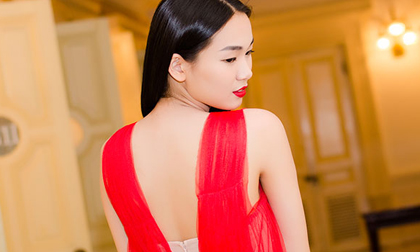 "Cô gái thời trang" Tống Diệu Hằng ngọt ngào đầm đỏ