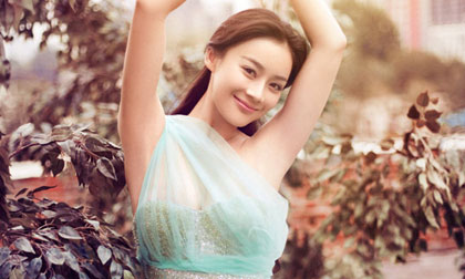 Viên San San đẹp bay bổng giữa thiên nhiên