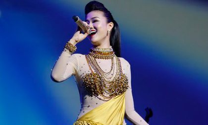 Maya đẹp hút hồn trên sân khấu