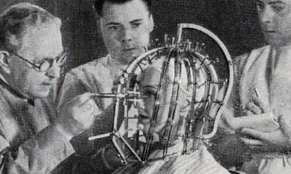 "Choáng" với cách làm đẹp kỳ dị của phụ nữ những năm 20