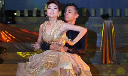 Minh Hằng "đắm mình" trong vòng tay của kiện tướng Chí Anh