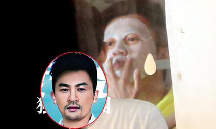 Tô Hữu Bằng tranh thủ đắp mặt nạ chăm sóc sắc đẹp