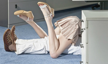 Gái công sở phá thai vì trót "tàu nhanh" với đồng nghiệp