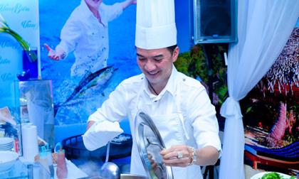 Đàm Vĩnh Hưng xuống bếp trổ tài nấu ăn