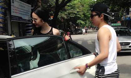 Bắt gặp Phương Trinh và "bạn trai" hotboy dạo phố Hà Nội trên xế "khủng"