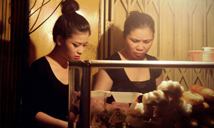 Cô gái gây sốt The Voice phụ mẹ bán xôi vỉa hè