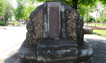 Chuyện ghê người về ngôi mộ nằm giữa thủ đô