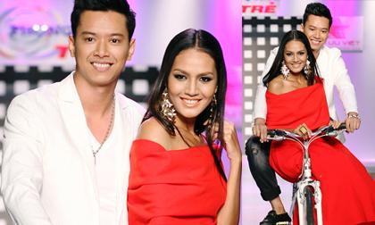 Hồ Đức Vĩnh tái xuất ngoạn mục với màn đi xe đạp trên sân khấu