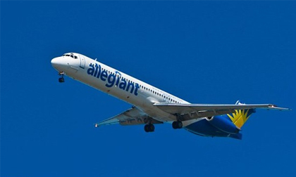 Choáng với cặp đôi ngang nhiên làm "chuyện ấy" trên máy bay