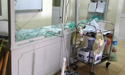 Bệnh nhân sốc thuốc chết, nhiều bác sĩ bị đánh