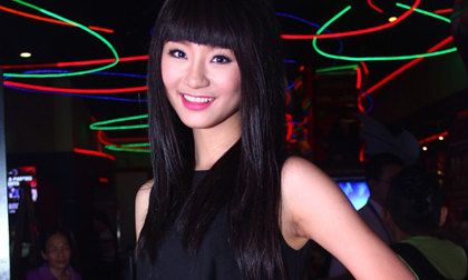 Trà My Next Top tóc mái ngố lạ lẫm đi xem quái vật