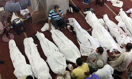 Xác người la liệt sau ‘thảm sát Cairo’