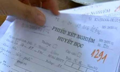 Bị tuyến giáp, bác sĩ bảo cởi áo siêu âm... ngực