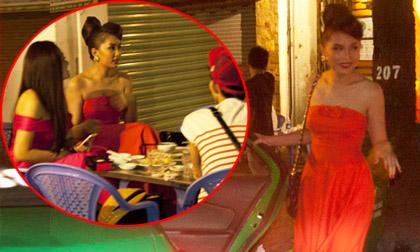 Bắt gặp “siêu vòng 3” Lan Hương đi ăn khuya sau đêm diễn