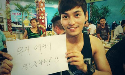 Sao Hoàng cung khoe ảnh tại Việt Nam