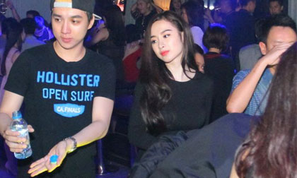 Angela Phương Trinh mặc kín bưng chơi bar khi show bị hủy