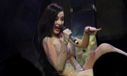 Angela Phương Trinh được mời hát bar cát-xê 60 triệu