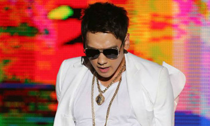 Bi Rain 'cháy' hết mình trong đêm nhạc tái xuất