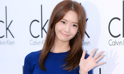 Yoona (SNSD) diện đồ thanh lịch khoe dáng mảnh mai