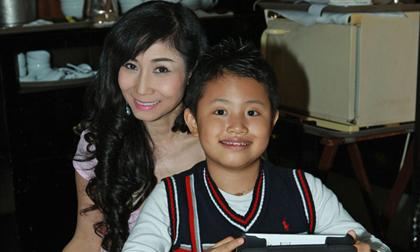 Lộ diện hotboy nhí nhà diễn viên Uyên Thảo