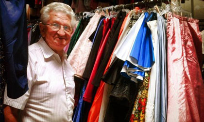 Bộ sưu tập 55.000 chiếc váy của cụ ông si tình dành tặng vợ