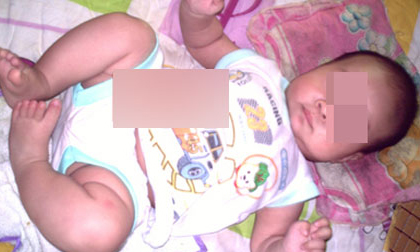 Cô bé lớp 7 sinh con cùng người yêu 15 tuổi