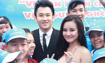 Vy Oanh - Dương Triệu Vũ "ngộp thở" giữa "rừng" fan hâm mộ