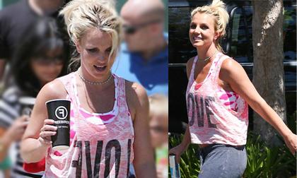 Britney Spears ăn mặc ngày càng cẩu thả, luộm thuộm