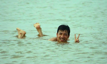 Những hình ảnh hài hước trận lụt ở Hà Nội vừa qua