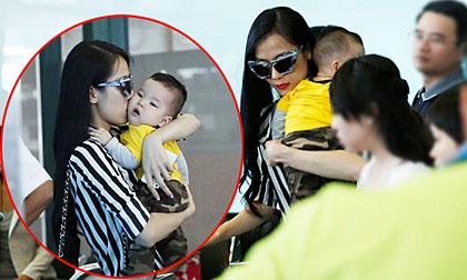 Thái Hà xuất hiện bí ấn với em bé tại sân bay Nội Bài