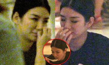 Huỳnh Dịch "hồn nhiên" ngoáy mũi trước khi ăn 