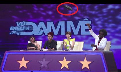 Giám khảo "Got to dance" ném giày vì quá "phấn khích"