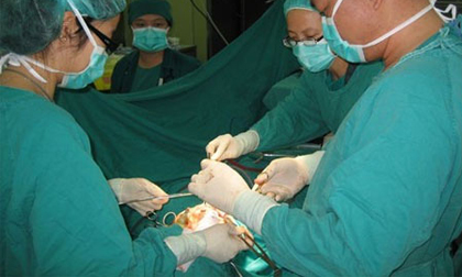 Quý bà miệt vườn bán đất phẫu thuật thành... Ngọc Trinh