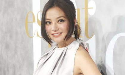  Triệu Vy mua hàng hiệu không cần xem giá