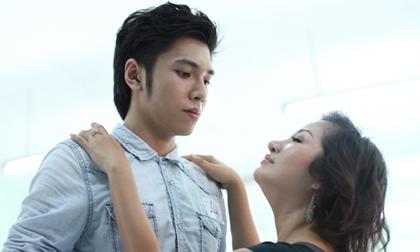 Á hậu Thúy Nga trực tiếp tạo dáng thị phạm cho thí sinh