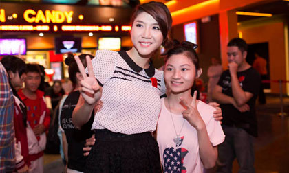 Ngọc Quyên giao lưu, tặng quà các em nhỏ sau Tết Trung thu