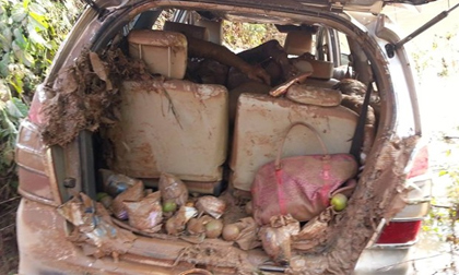 Tìm thấy chiếc xe bị cuốn trôi và 4 thi thể nạn nhân